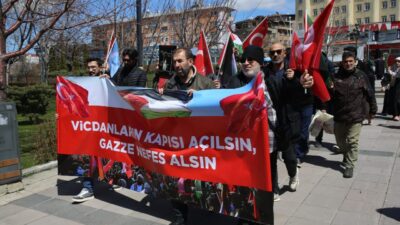 ERZURUM (AA) – Erzurum'da hekimler ve sağlık çalışanları, İsrail'in Gazze'ye