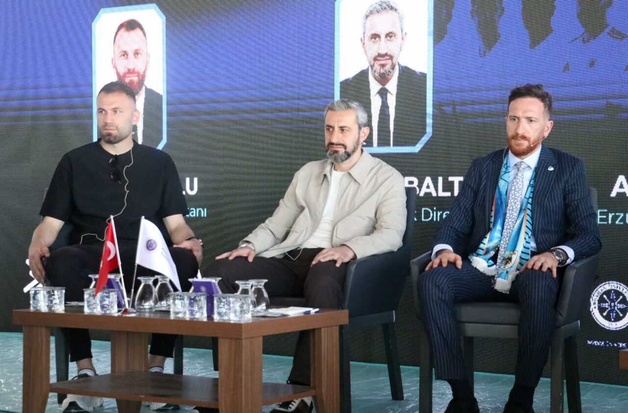 - Erzurumspor FK Onursal Başkanı Mehmet Sekmen:
- "Azmettik, sabrettik 3.