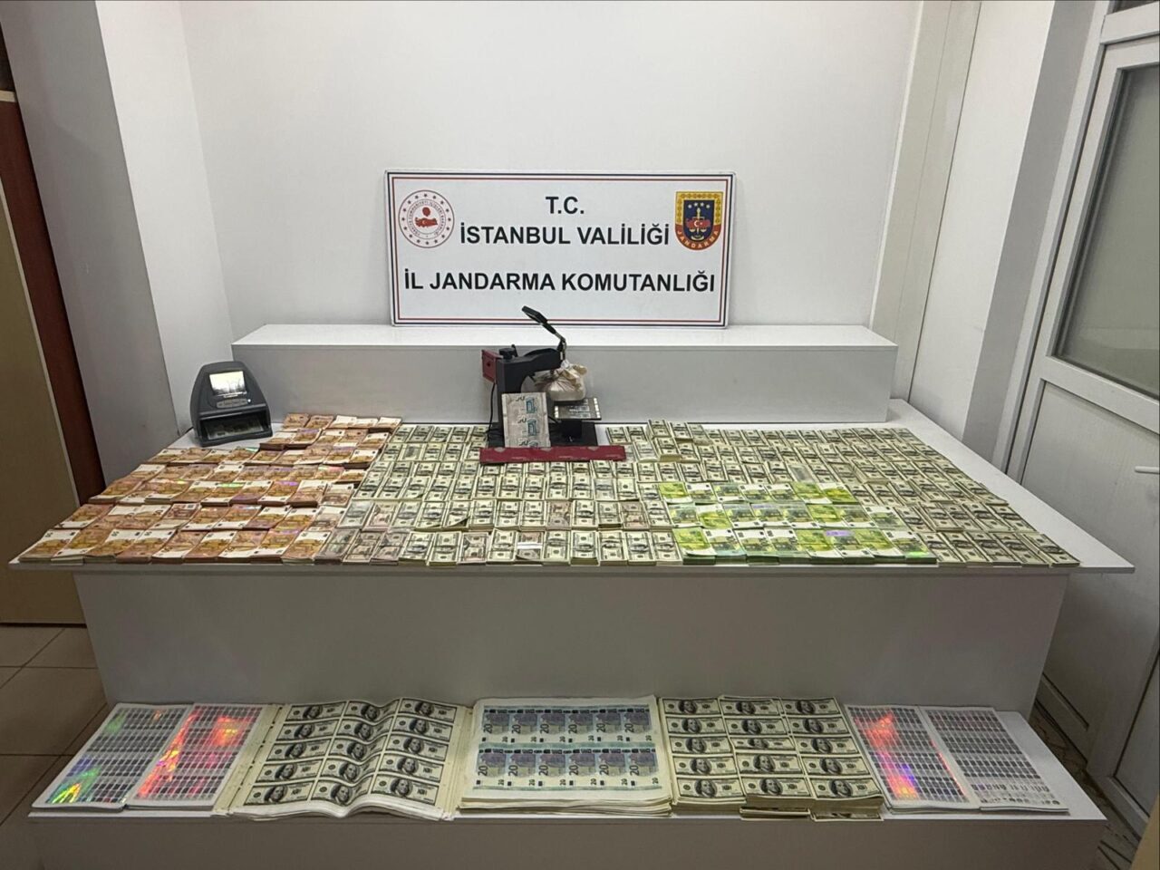 - Operasyonda 1 milyon 250 bin dolar ve 655 bin