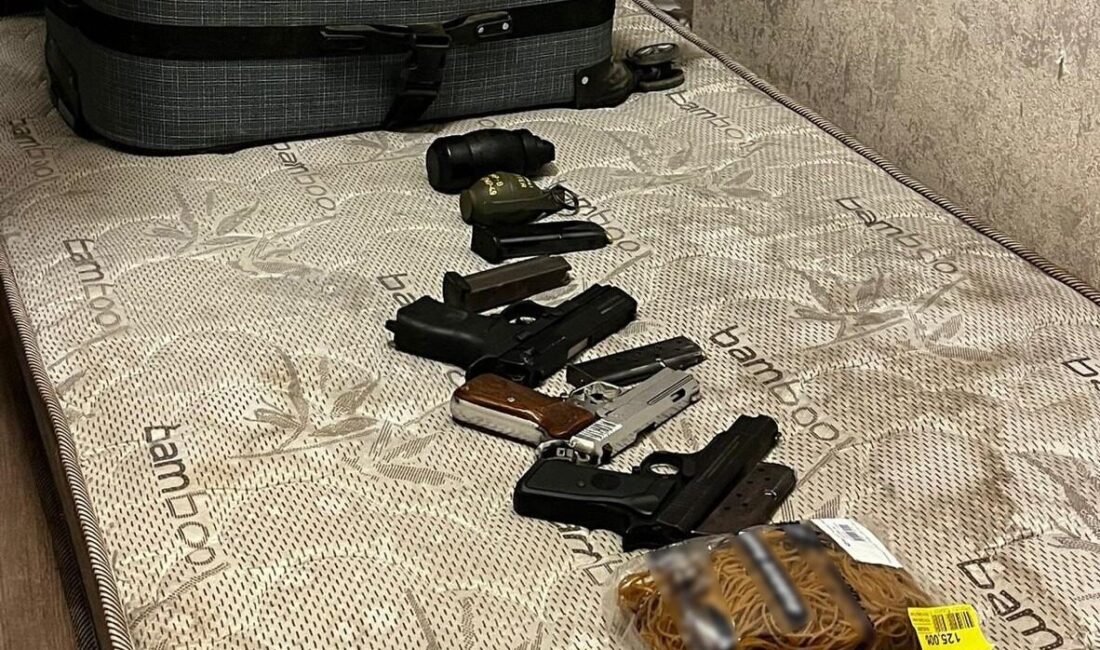 İSTANBUL (AA) – Esenyurt'ta 2,5 kilogram uyuşturucu madde, el bombası