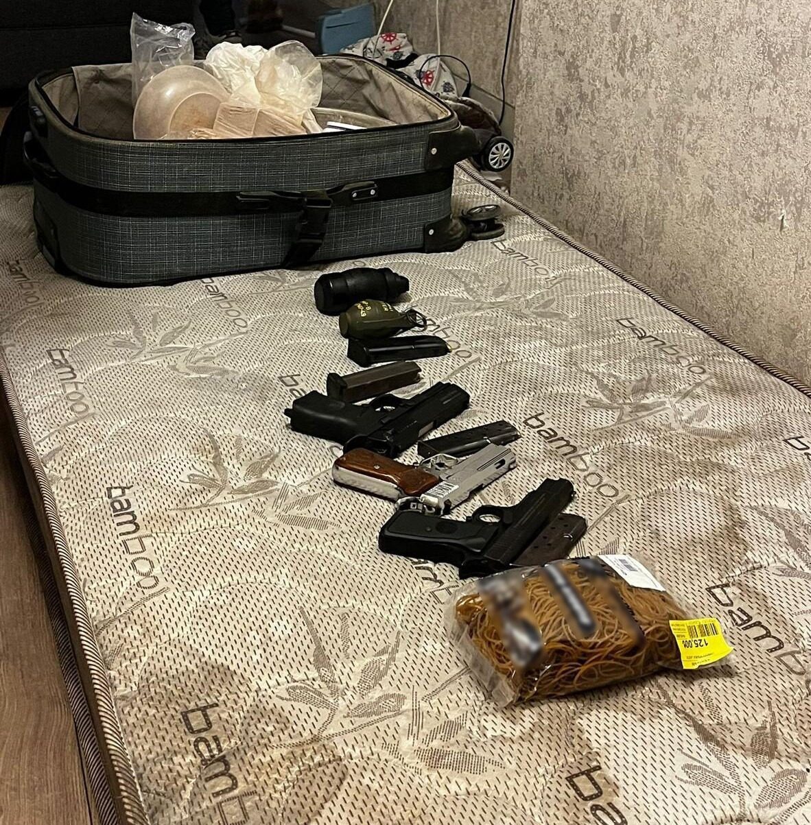 İSTANBUL (AA) – Esenyurt'ta 2,5 kilogram uyuşturucu madde, el bombası