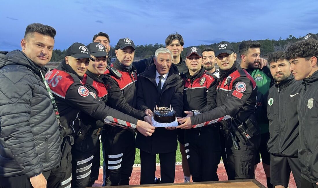 ESKİŞEHİR (AA) – Eskişehir'de amatör futbol takımı oyuncuları tarafından yapılan