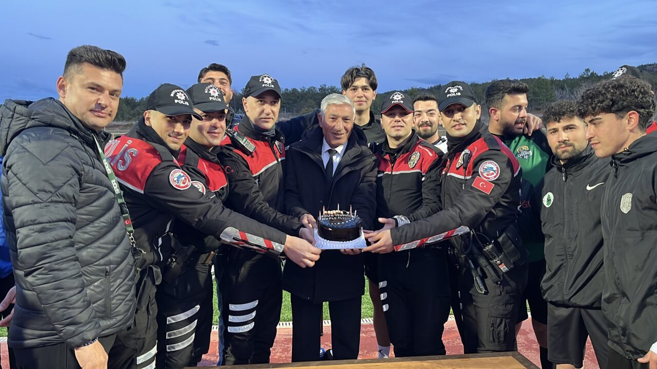 ESKİŞEHİR (AA) – Eskişehir'de amatör futbol takımı oyuncuları tarafından yapılan
