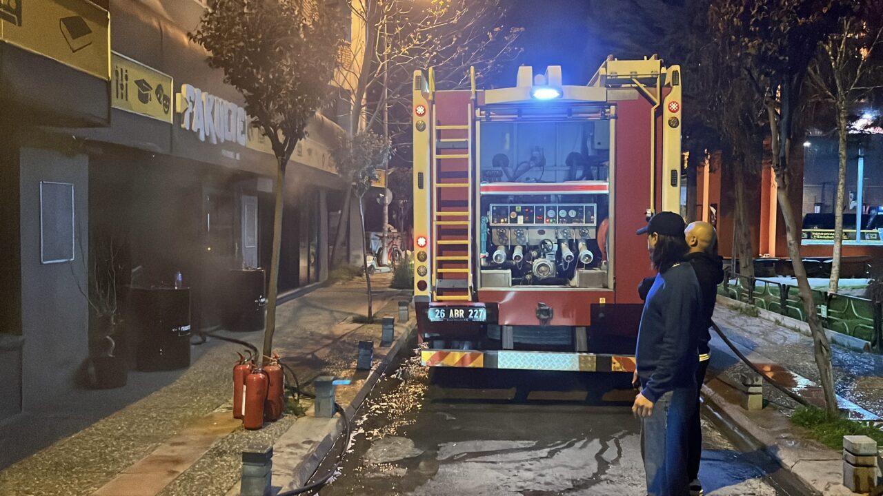 ESKİŞEHİR (AA) – Eskişehir'in Tepebaşı ilçesinde bir eğlence mekanının alt