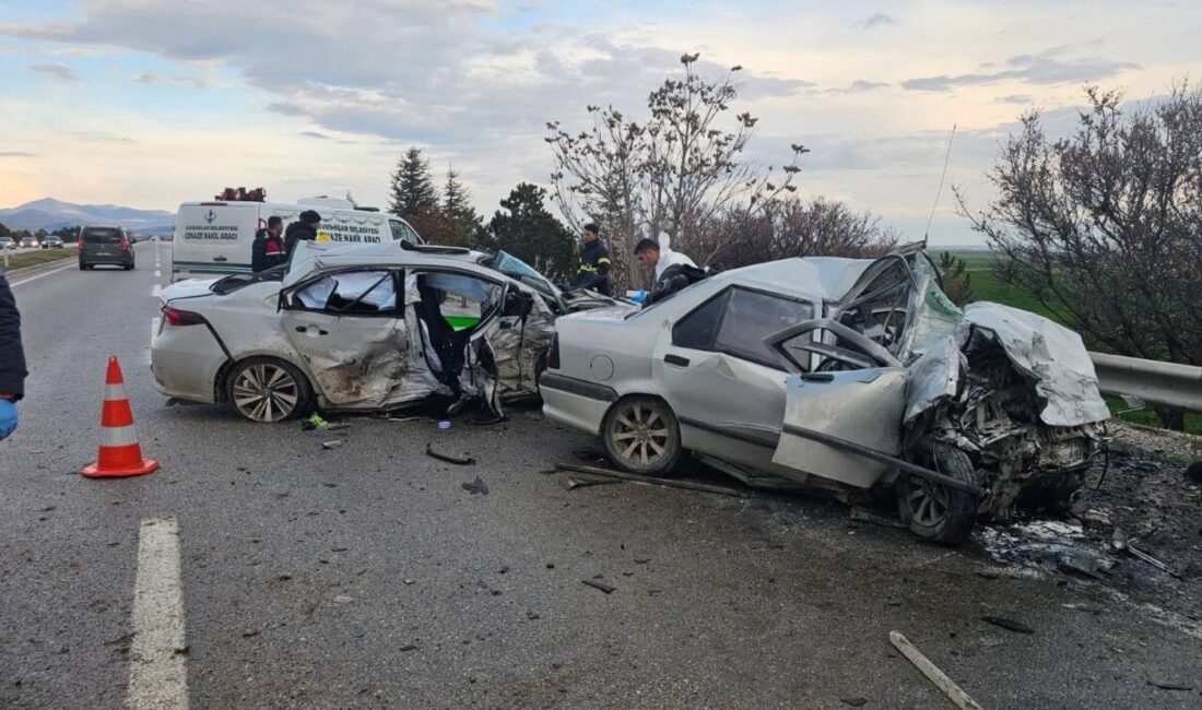 ESKİŞEHİR (AA) – Eskişehir'in Sivrihisar ilçesinde, iki otomobilin çarpışması sonucu