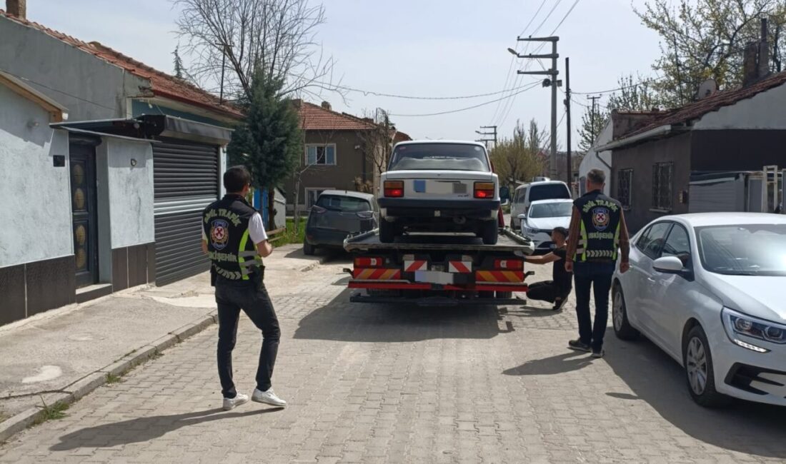 ESKİŞEHİR (AA) – Eskişehir'in Odunpazarı ilçesinde, otomobiliyle drift yaptığı iddia