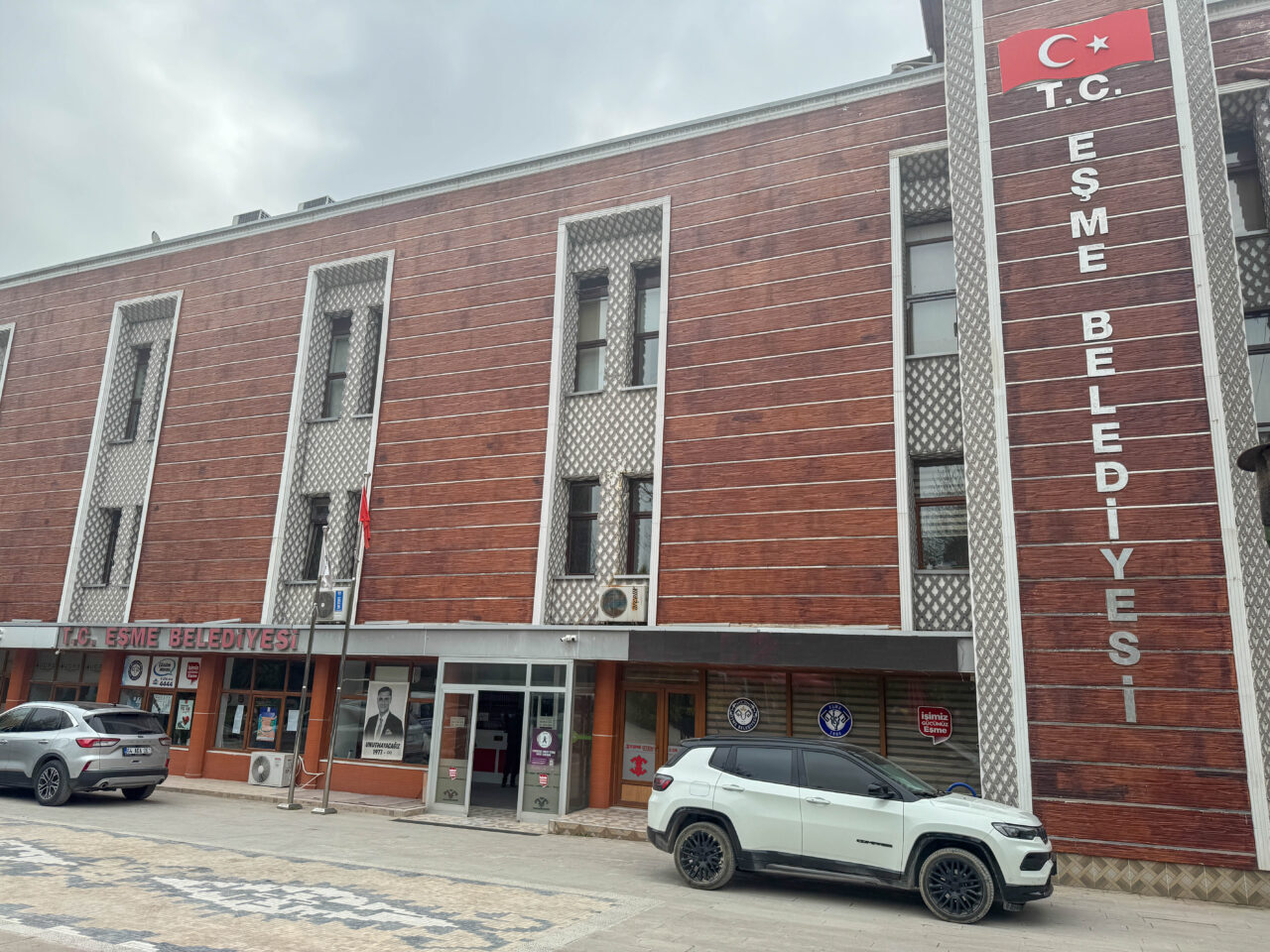 - Operasyonda Belediye Başkanı Tozan'ın yanı sıra eşi Burcu Tozan