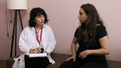 - İzmir'de görevli ebe Fatma Ültemek:
- "Süreçte kimi gebelerin ablası,