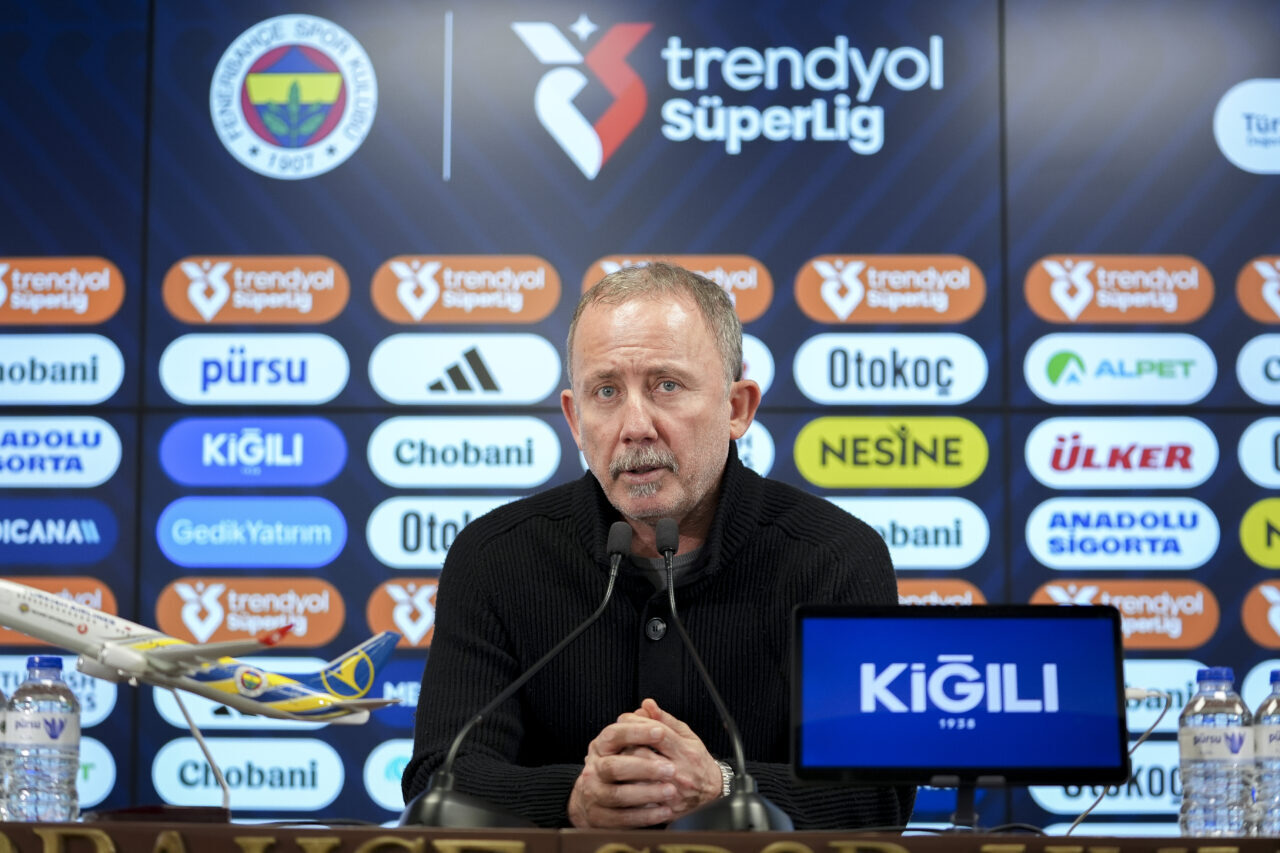 - Beşiktaş Teknik Direktörü Sergen Yalçın:
"Trabzon'da, Galatasaray'da, ilk yarıdaki Fenerbahçe