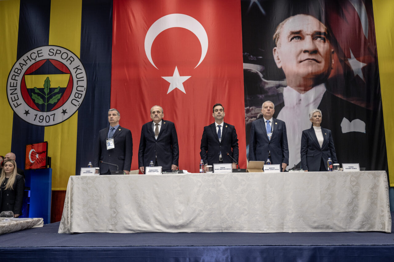 - Yüksek Divan Kurulu Başkanı Şekip Mosturoğlu:
"Futbol takımımızın aldığı beraberliğin