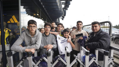 İSTANBUL (AA) – Fenerbahçeli futbolcular N'Golo Kante ve Levent Mercan,