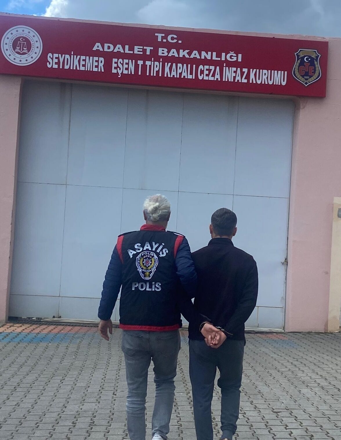 MUĞLA (AA) – Muğla'nın Fethiye ilçesinde, hakkında 10 yıl 1