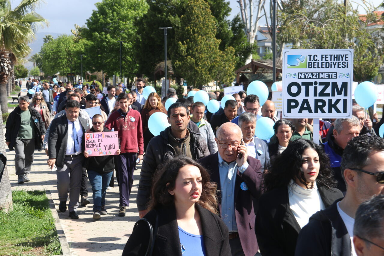 MUĞLA (AA) – Muğla'nın Fethiye ilçesinde "2 Nisan Dünya Otizm