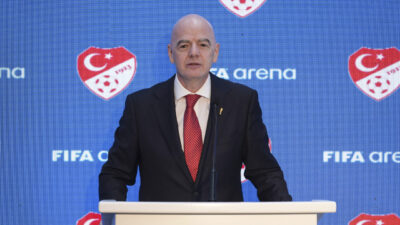 - Gençlik ve Spor Bakanı Osman Aşkın Bak, FIFA Başkanı