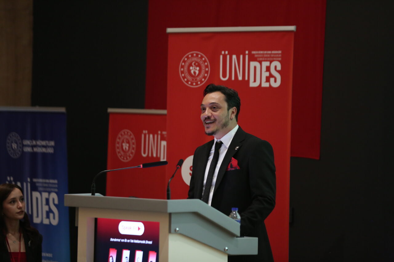 BALIKESİR (AA) – Balıkesir'de, Bandırma Onyedi Eylül Üniversitesi (BANÜ) İletişim