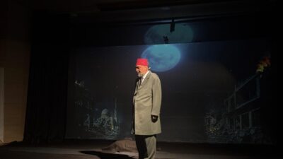 - Oyuncu Ahmet Yenilmez:
- "Oyunda, bugün İslam coğrafyasında yaşanan vahşetin