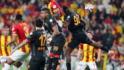- Göztepe: 0 - Galatasaray: 2  (İlk yarı)
