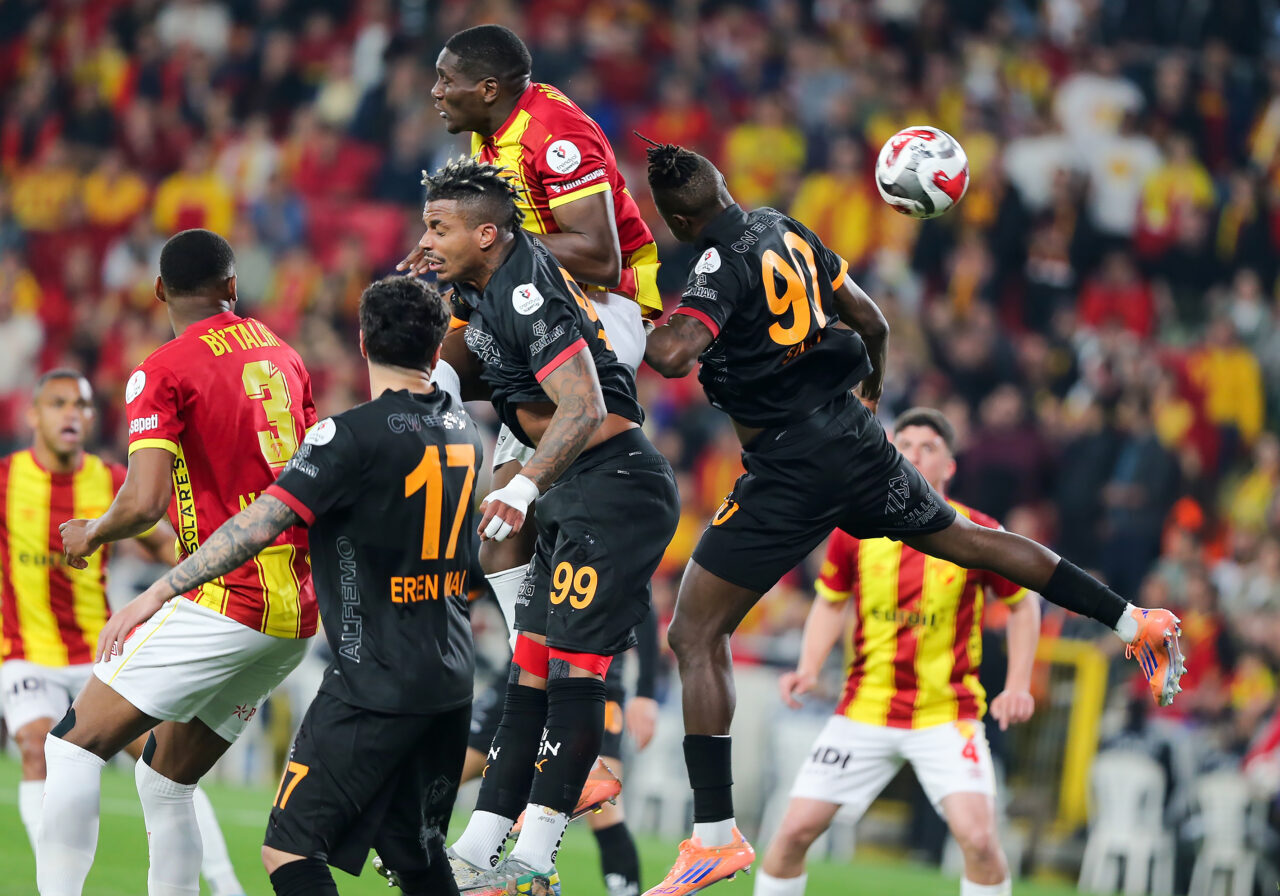 - Göztepe: 0 - Galatasaray: 2  (İlk yarı)