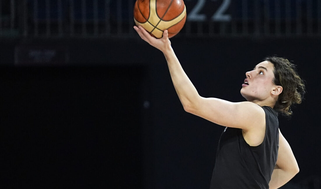 - Galatasaray Çağdaş Faktoring Başantrenörü Fırat Okul:
- "Burası için kulüpler