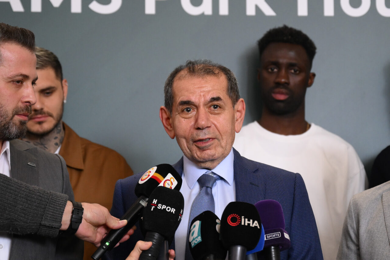 - Sarı-kırmızılı kulübün başkanı Dursun Özbek:
"Ülke olarak gururlandık, büyük sevince