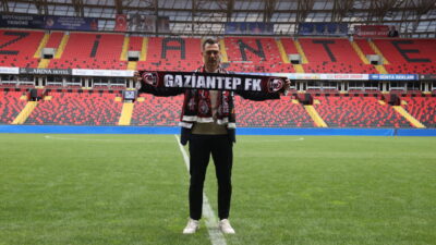 - Rumen teknik adam Mirel Radoi:
- "Hem güçlü bir ligde