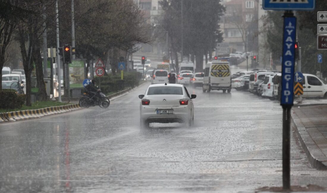 GAZİANTEP (AA) – Gaziantep ve Şanlıurfa'da etkili olan sağanak hayatı