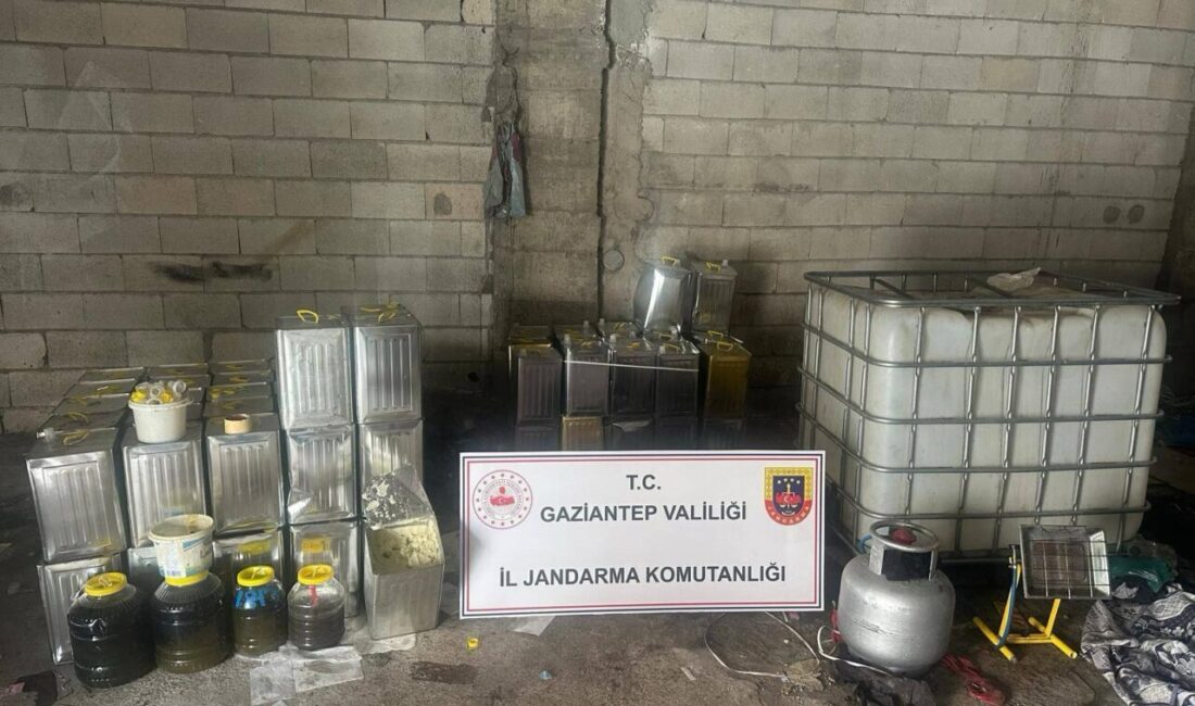 GAZİANTEP (AA) – Gaziantep'te 1500 litre sahte zeytinyağı ele geçirildi,
