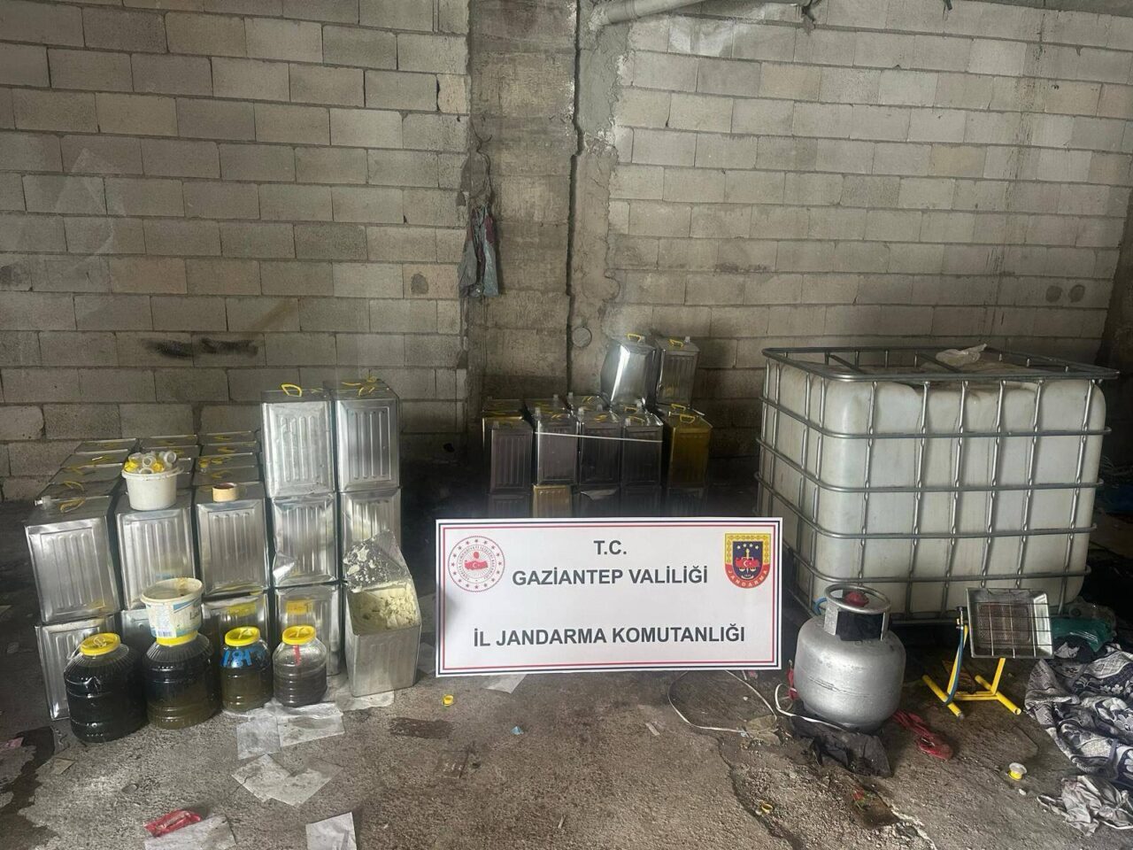 GAZİANTEP (AA) – Gaziantep'te 1500 litre sahte zeytinyağı ele geçirildi,