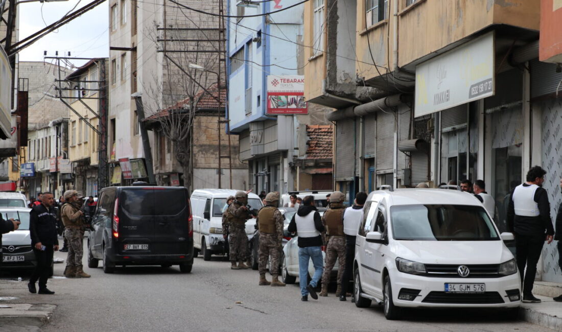 GAZİANTEP (AA) – Gaziantep'te 3 kişiyi silahla rehin alan ve