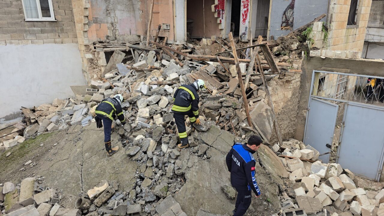 GAZİANTEP (AA) – Gaziantep'in Nizip ilçesinde tek katlı evin çökmesi