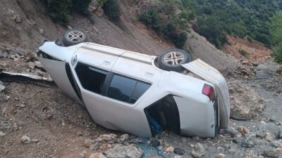 GAZİANTEP (AA) – Gaziantep'in İslahiye ilçesinde dere yatağına devrilen otomobilin