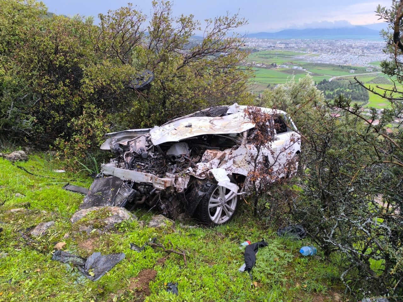 GAZİANTEP (AA) – Gaziantep’in Nurdağı ilçesinde devrilen otomobilin sürücüsü hayatını