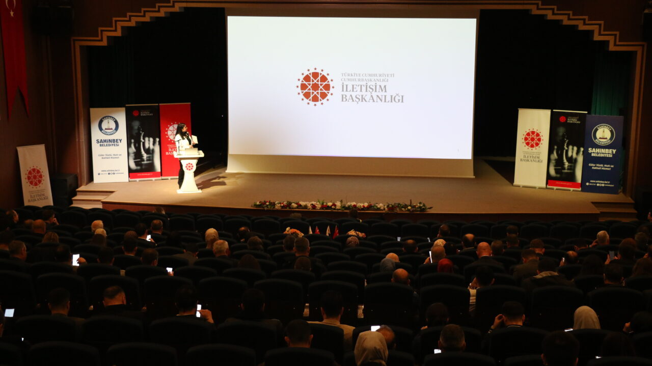 - Cumhurbaşkanlığı İletişim Başkanlığı Dezenformasyonla Mücadele Merkezi Koordinatörü Deniz Demir:
-