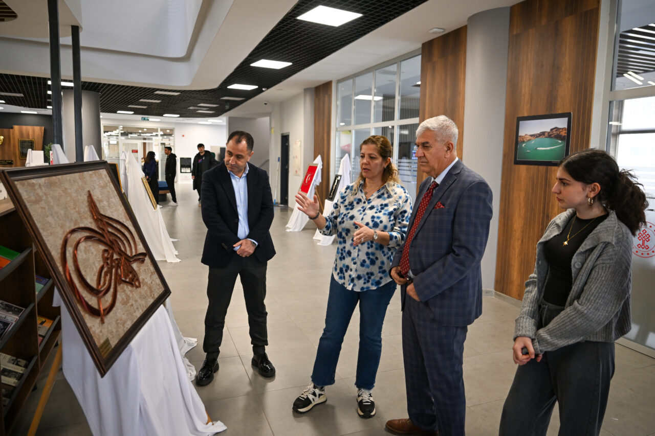 GAZİANTEP (AA) – Gaziantep'te açılan Osmanlı ve modern motiflerin yer