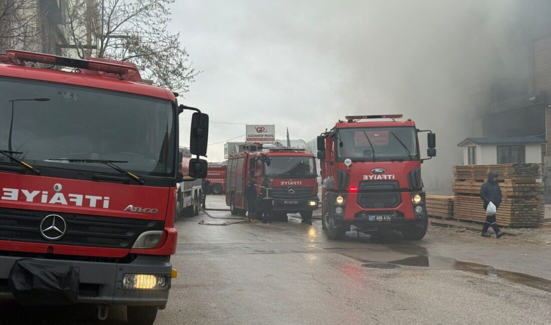 GAZİANTEP (AA) – Gaziantep'te kereste imalathanesinde çıkan yangın, itfaiye ekiplerinin