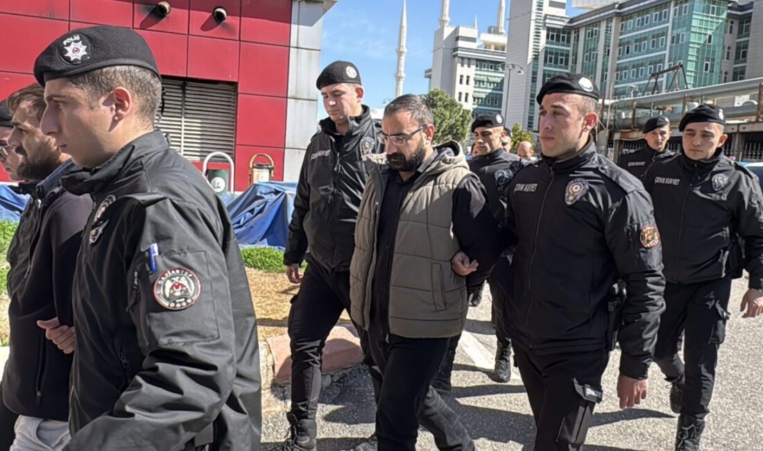 - Gözaltına alınan şüpheliler arasında akademisyenlere ve esnafa sahte senetler