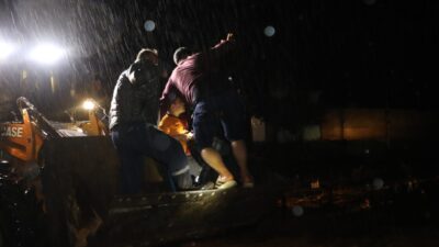 ​GAZİANTEP (AA) – Gaziantep'in Nizip ilçesinde etkili olan sağanak ve