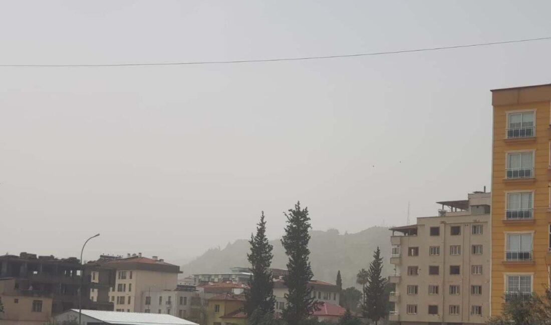 GAZİANTEP (AA) – Gaziantep'te, toz taşınımı hayatı olumsuz etkiledi. Gaziantep