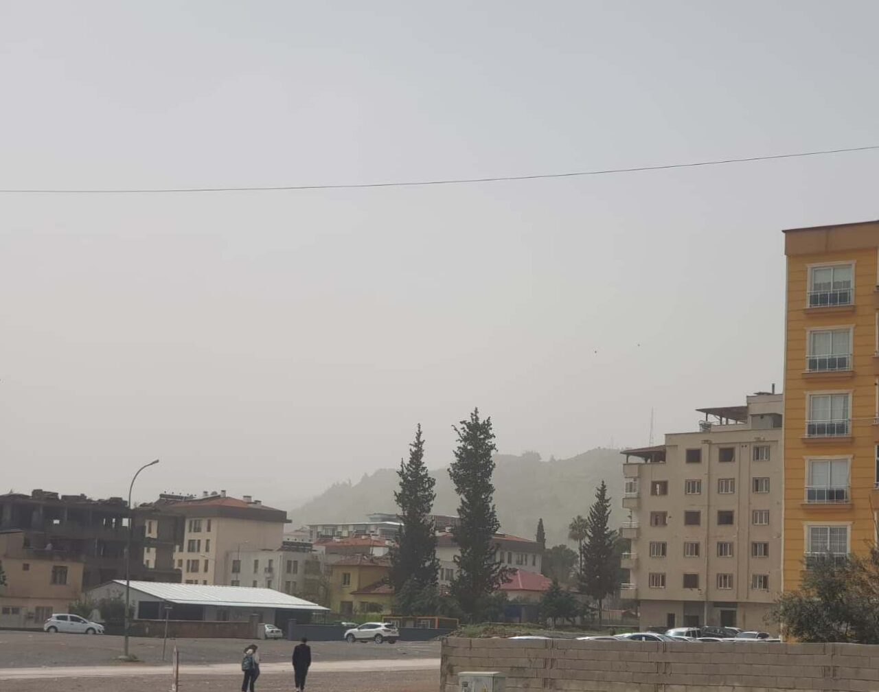 GAZİANTEP (AA) – Gaziantep'te, toz taşınımı hayatı olumsuz etkiledi. Gaziantep