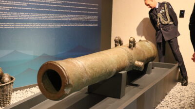 - Hollanda'da 17. yüzyılın ilk yarılarında yapıldığı belirlenen bronz gemi