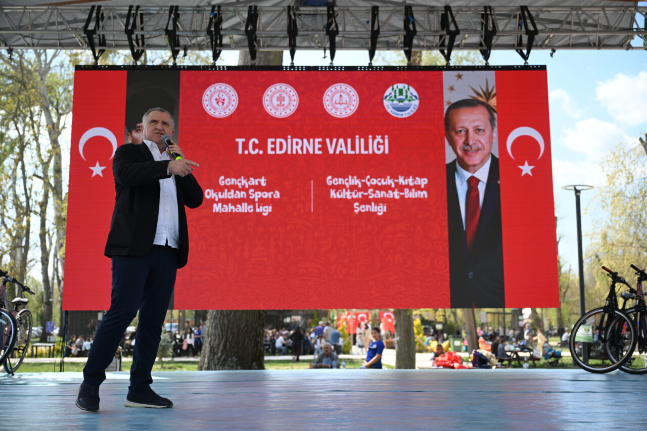 - "Sevgi bedava. Lütfen çocuklarınızla konuşun, çocuklarınıza sarılın, çocuklarınıza sevginizi