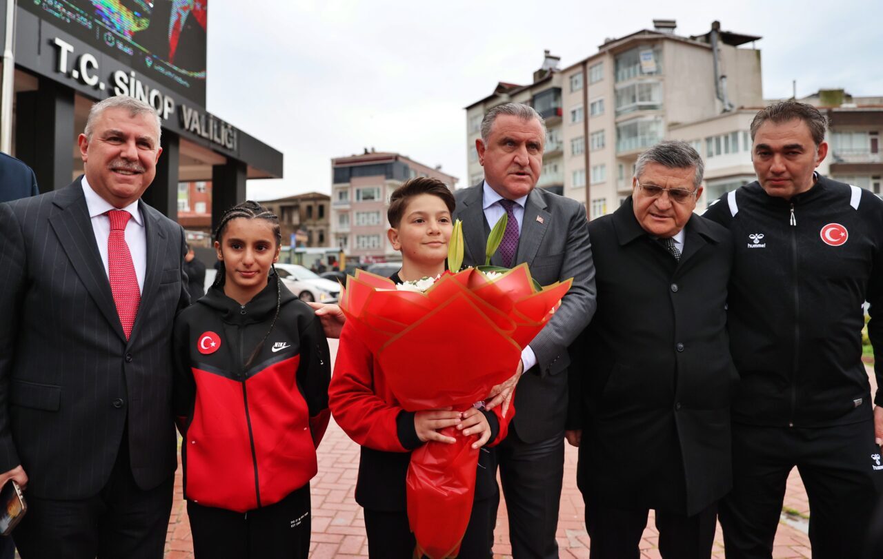 SİNOP (AA) – Gençlik ve Spor Bakanı Osman Aşkın Bak,