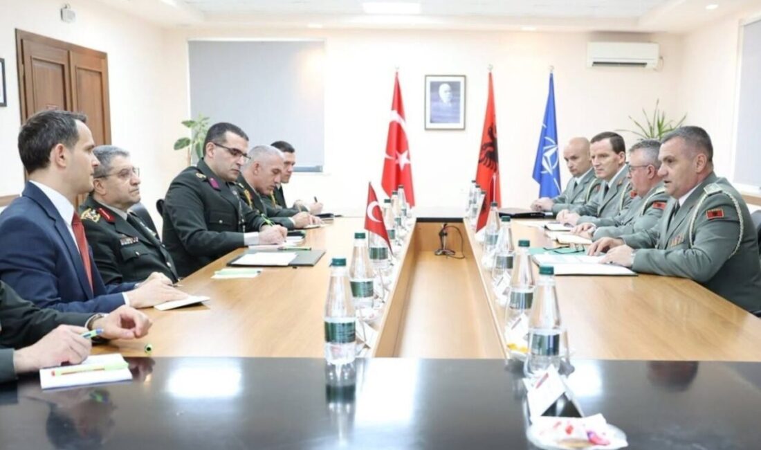 TİRAN (AA) – Genelkurmay Başkanı Orgeneral Selçuk Bayraktaroğlu, Arnavutluk Genelkurmay
