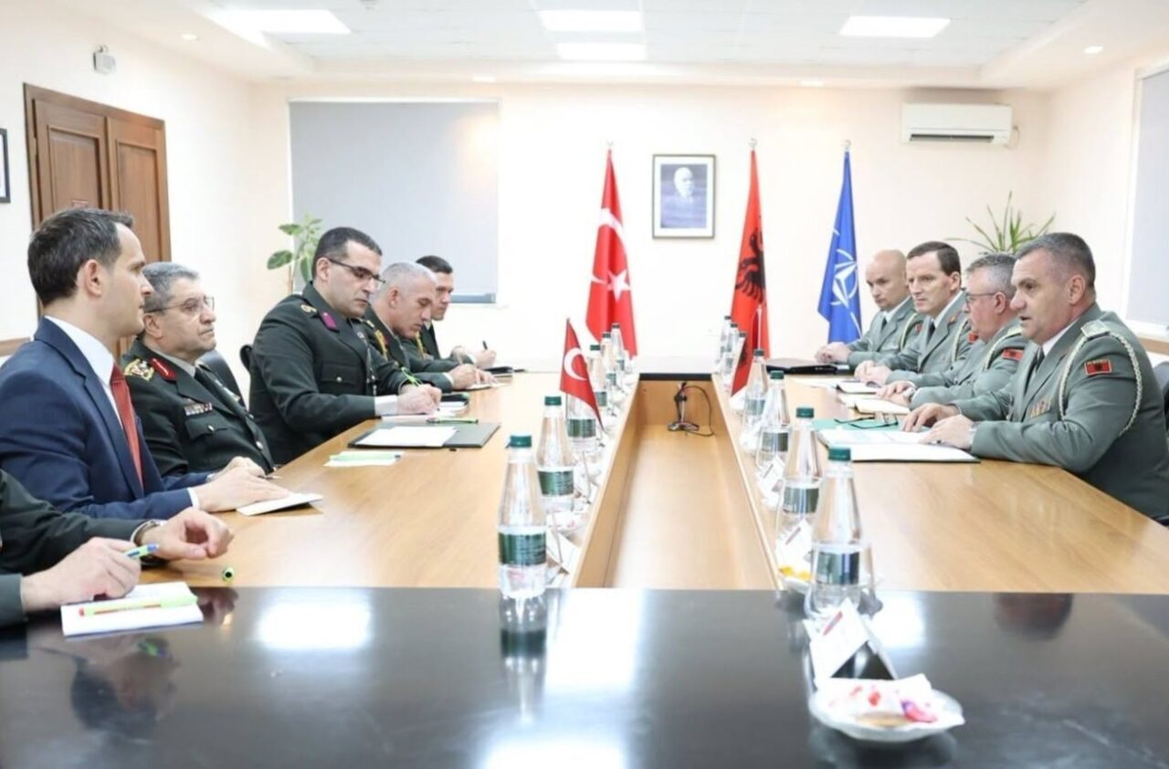 TİRAN (AA) – Genelkurmay Başkanı Orgeneral Selçuk Bayraktaroğlu, Arnavutluk Genelkurmay