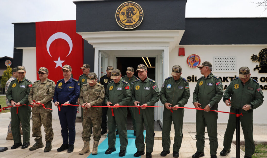 - Türk Hava Kuvvetleri akrobasi timi SOLOTÜRK'ün 15. yıla özel