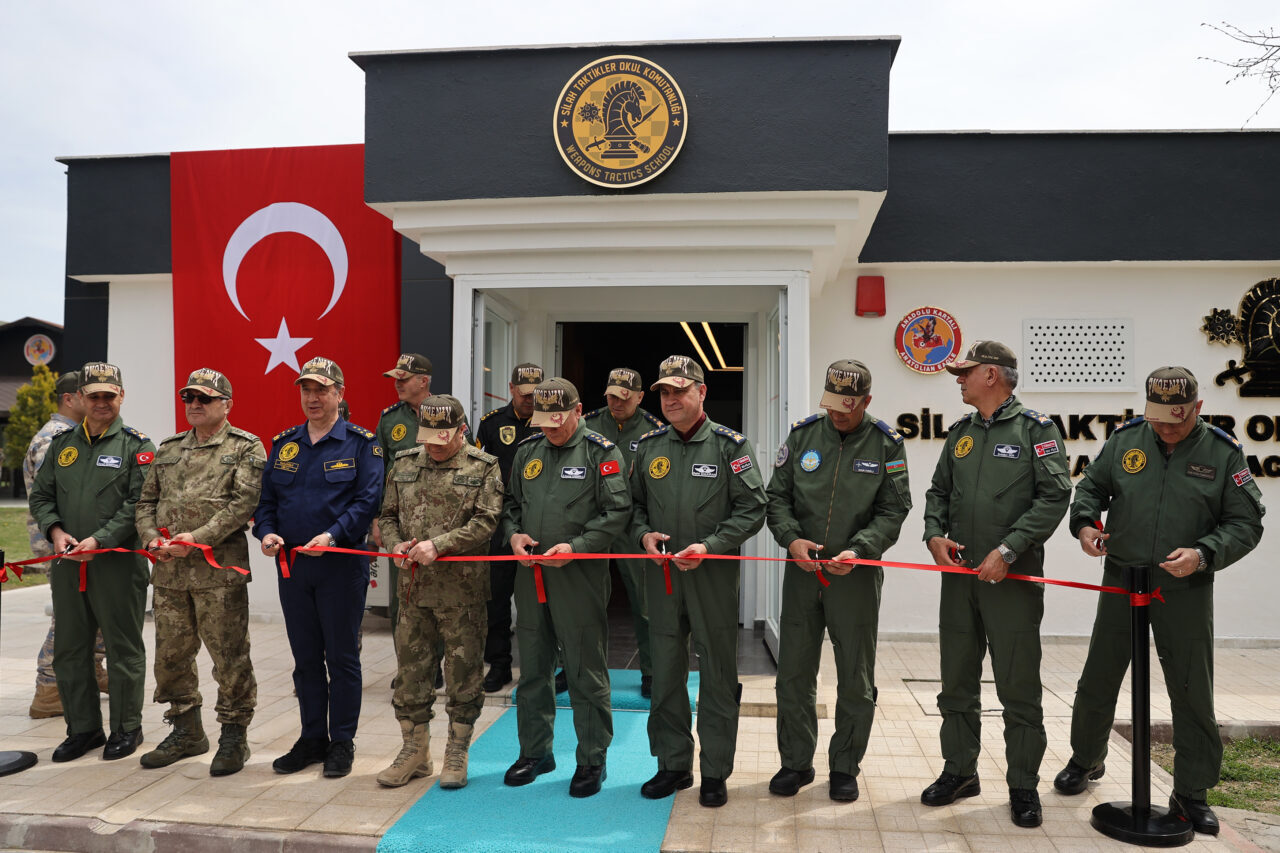 - Türk Hava Kuvvetleri akrobasi timi SOLOTÜRK'ün 15. yıla özel