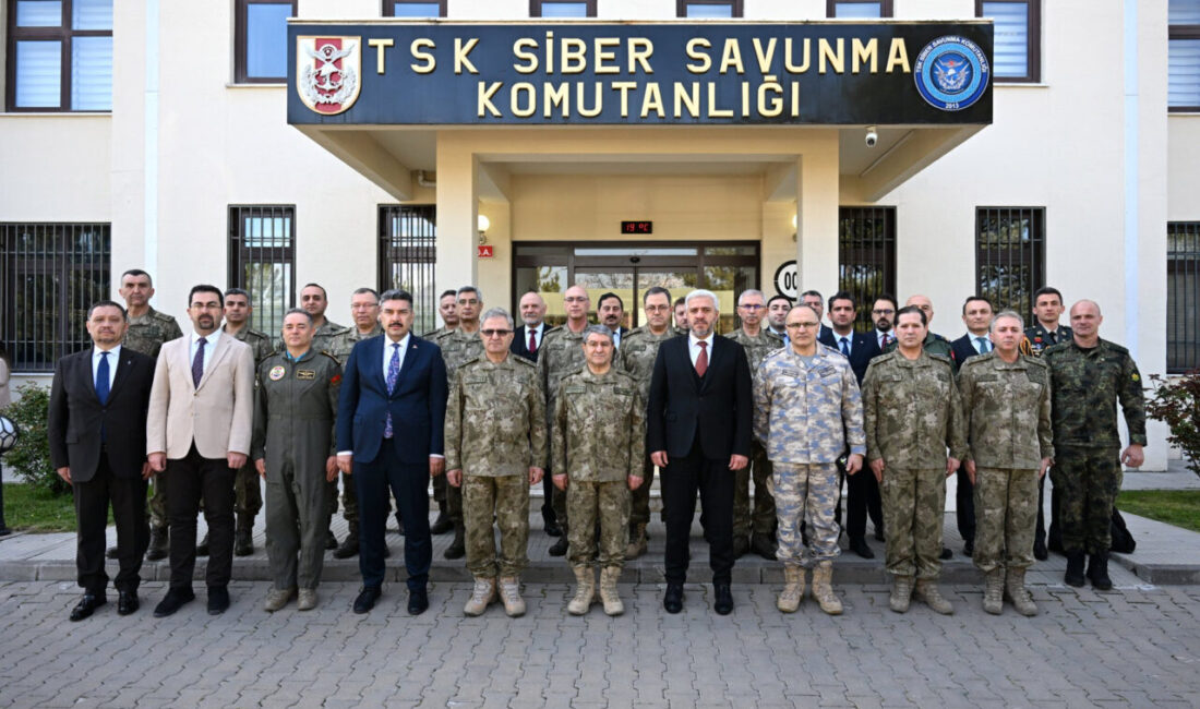 ANKARA (AA) – Genelkurmay Başkanı Orgeneral Selçuk Bayraktaroğlu, Ankara'da düzenlenen