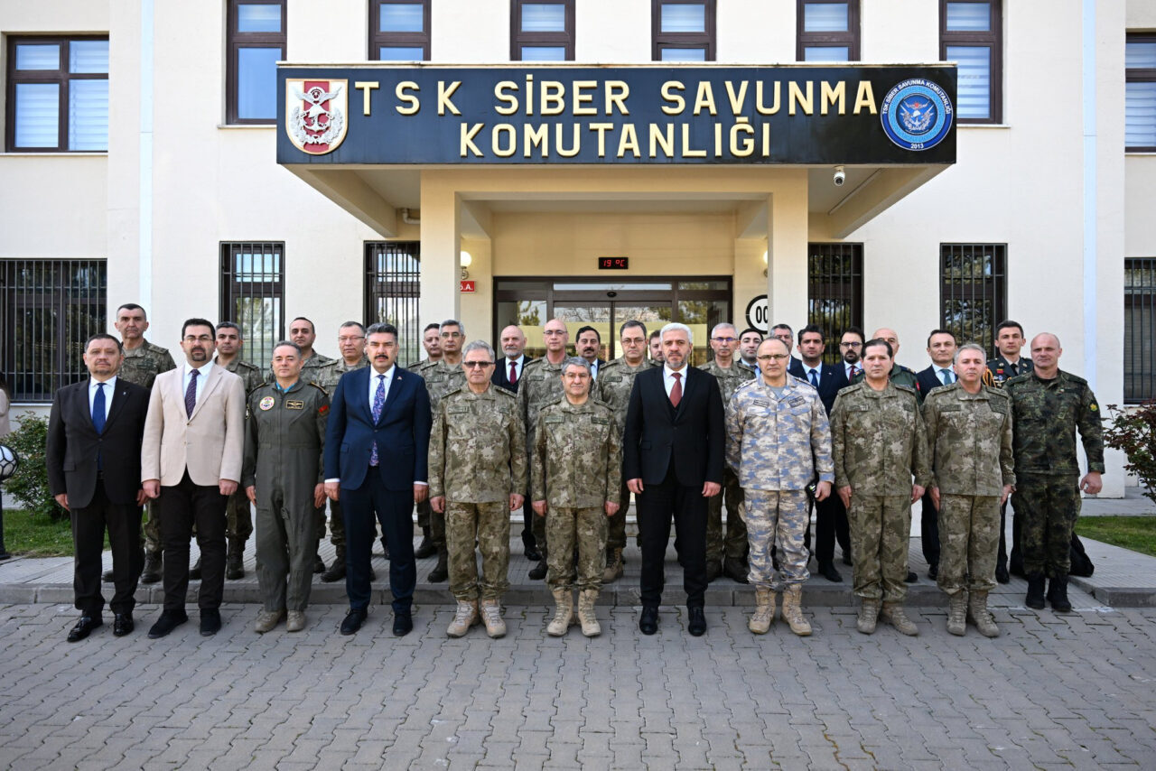 ANKARA (AA) – Genelkurmay Başkanı Orgeneral Selçuk Bayraktaroğlu, Ankara'da düzenlenen