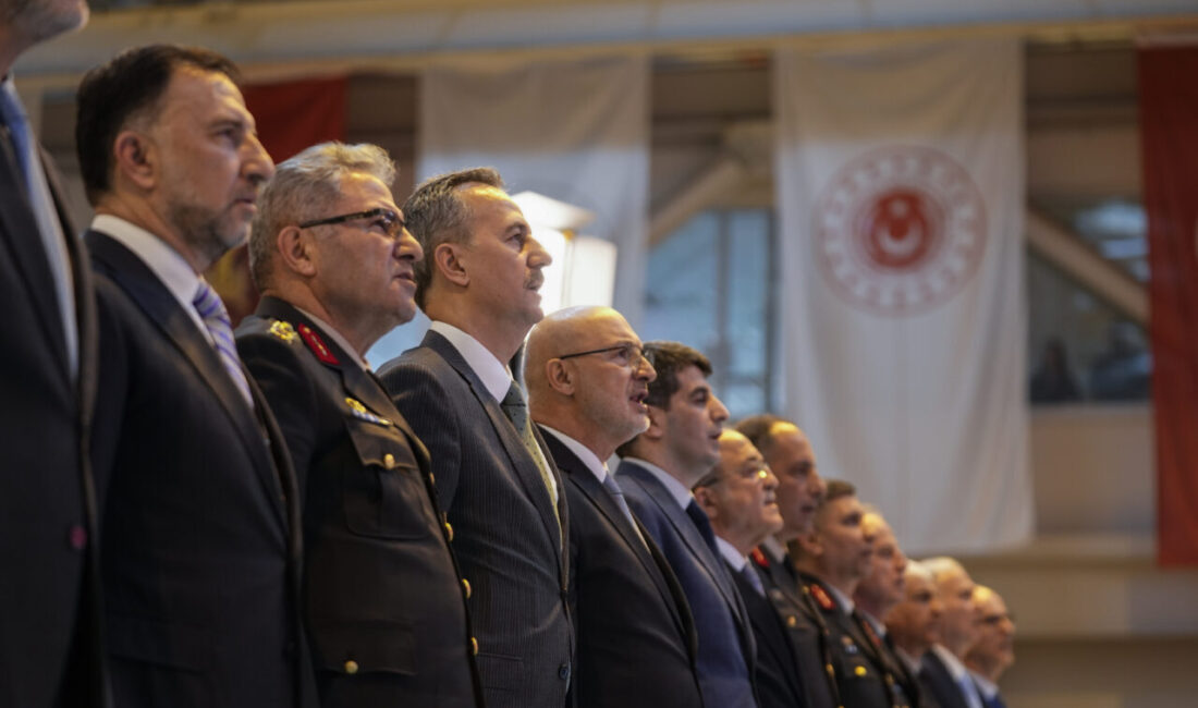 - Cumhurbaşkanlığı Savunma Sanayii Başkanı Haluk Görgün:
- "GÖKBEY'de yerlilik oranımız
