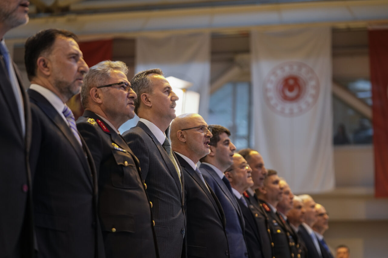 - Cumhurbaşkanlığı Savunma Sanayii Başkanı Haluk Görgün:
- "GÖKBEY'de yerlilik oranımız